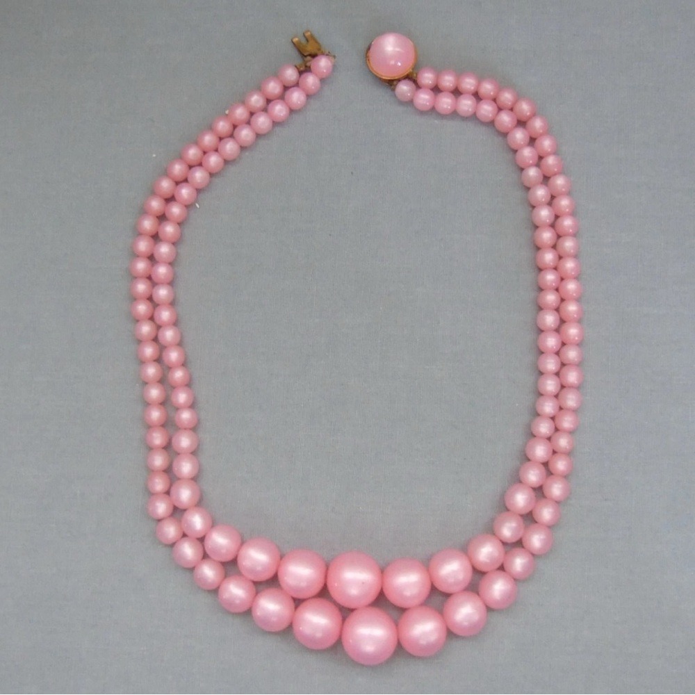 Vintage Pink Graduated Beaded Choker Necklace 15.5” Push Lock